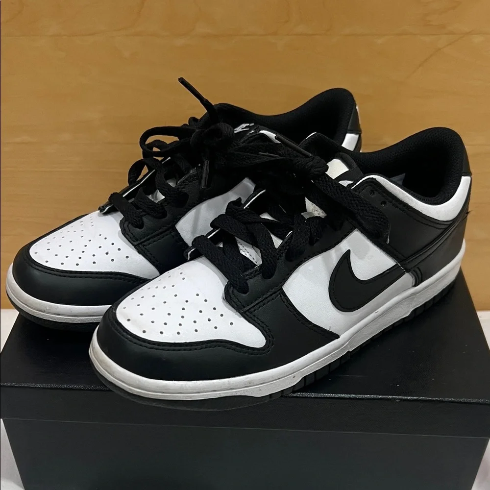 Nike Kids Black and White Sneakers - Picture 1 of 5